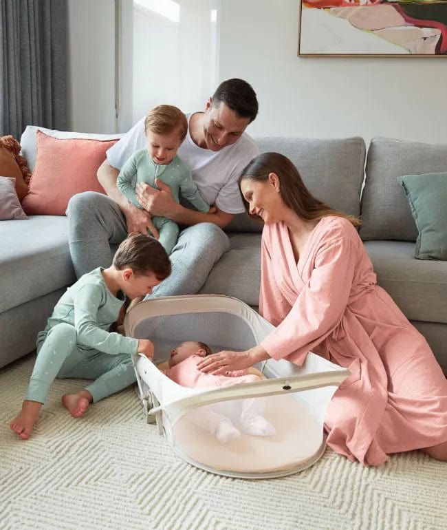 Foldable Carry Cot For Baby By ergoPouch - Stylemykid.com