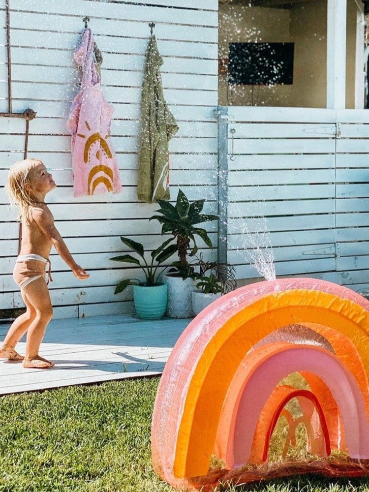 SunnyLife - Inflatable Sprinkler Rainbow - Stylemykid.com