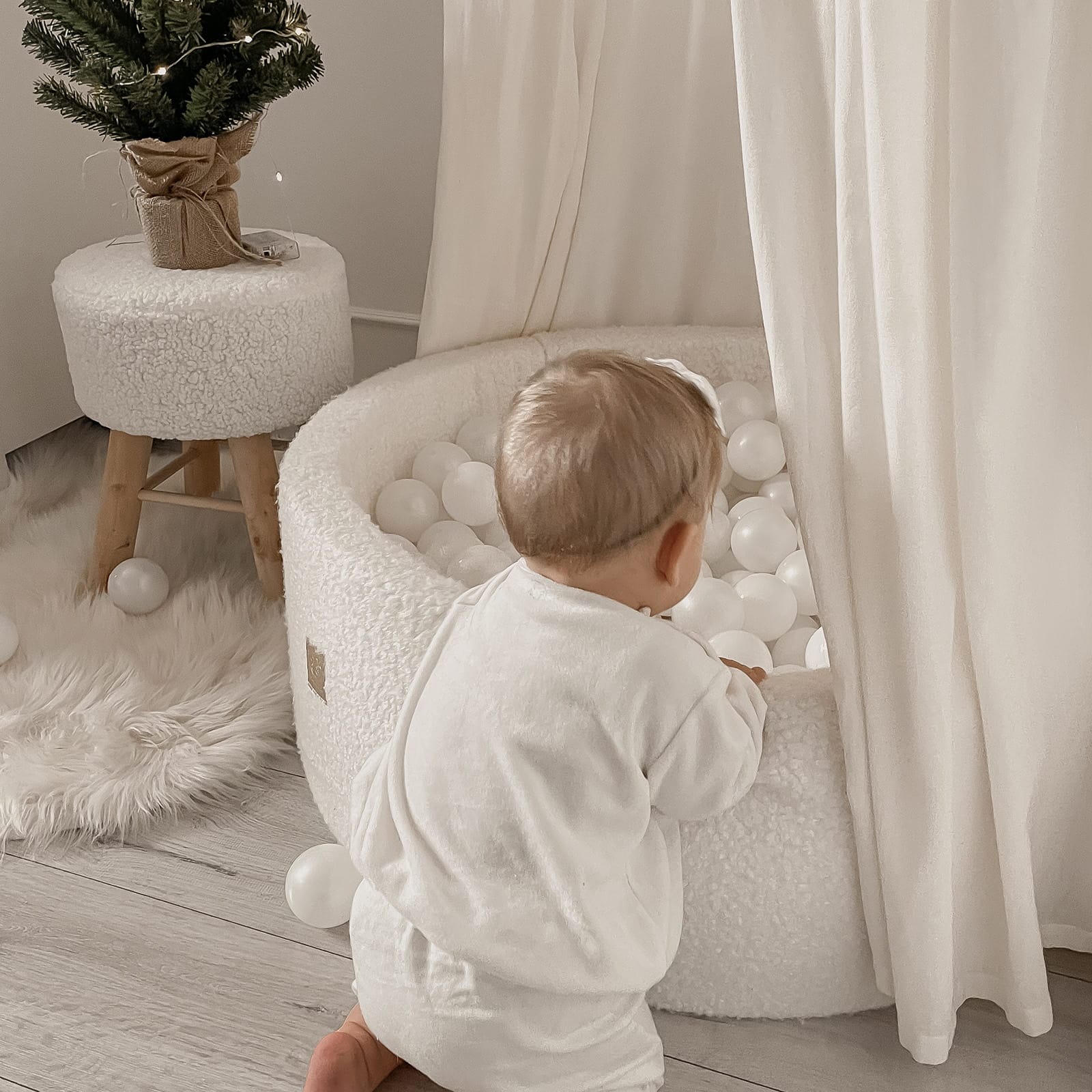 Luxury Boucle Round Ball Pit - White For Kids By MeowBaby - Stylemykid.com