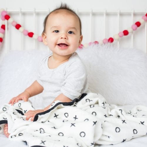 Lulujo - Quilt - Hugs & Kisses - Stylemykid.com