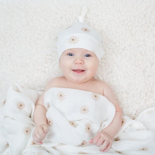 Lulujo - Bamboo Hat And Swaddle - Daisies - Stylemykid.com